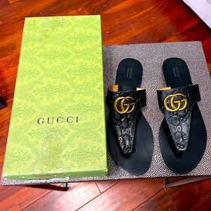 Gucci logo women's sandals size 10 leather - gently used